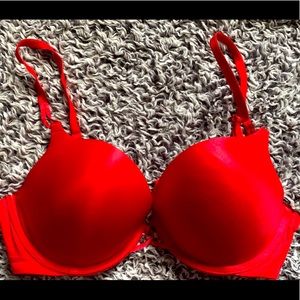 Victoria’s Secret (Padding Adds 2 cup sizes) 34C Plunge (Red)